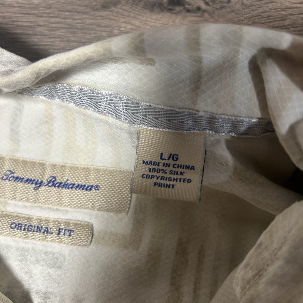 Tommy Bahama 100% Silk Button Up Shirt Mens Large Aztec Short Sleeve Hawaiian - Picture 7 of 7